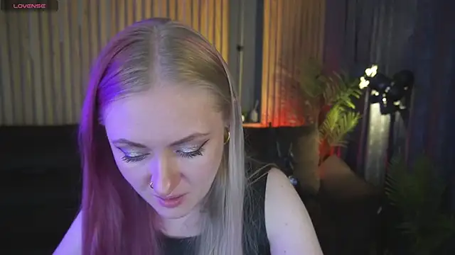 Snapshot of DramaQuenns chatting on 05-30-26, 05:36 DramaQuenns online show from 05-30-26, 05:36