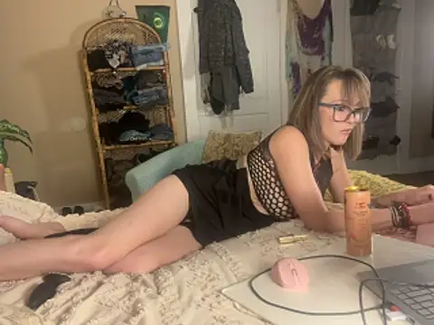 Snapshot of BrookiesLife chatting on 04-21-26, 02:51 BrookiesLife online show from 04-21-26, 02:51
