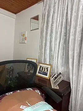 Snapshot of JulietaRiios chatting on 05-16-26, 01:15 JulietaRiios online show from 05-16-26, 01:15