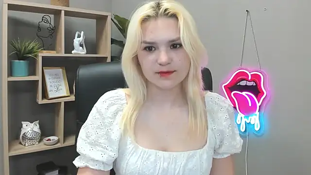 Snapshot of SweetLilyxo chatting on 05-27-26, 06:32 SweetLilyxo online show from 05-27-26, 06:32