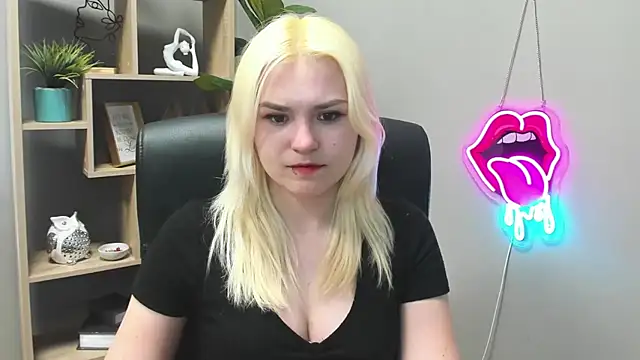 Snapshot of SweetLilyxo chatting on 04-27-26, 01:20 SweetLilyxo online show from 04-27-26, 01:20