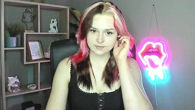 Snapshot of SweetLilyxo chatting on 06-07-26, 01:38 SweetLilyxo online show from 06-07-26, 01:38