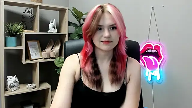 Snapshot of SweetLilyxo chatting on 06-11-26, 07:05 SweetLilyxo online show from 06-11-26, 07:05
