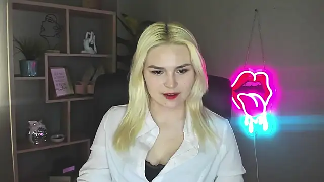 Snapshot of SweetLilyxo chatting on 05-05-26, 01:36 SweetLilyxo online show from 05-05-26, 01:36