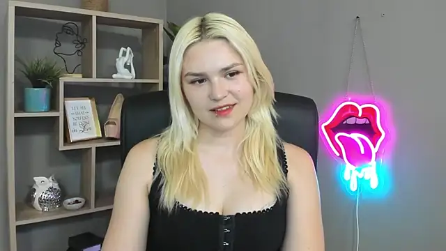 Snapshot of SweetLilyxo chatting on 05-24-26, 01:33 SweetLilyxo online show from 05-24-26, 01:33