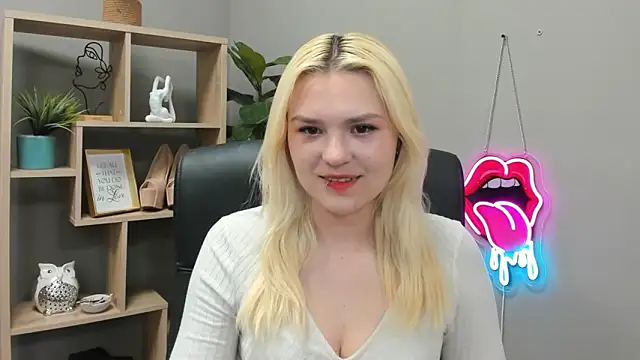 Snapshot of SweetLilyxo chatting on 06-03-26, 06:36 SweetLilyxo online show from 06-03-26, 06:36