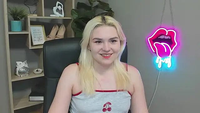 SweetLilyxo online show from 04-11-26, 06:32