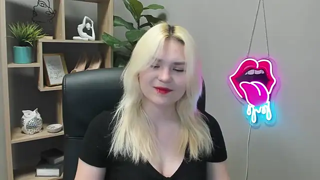 Snapshot of SweetLilyxo chatting on 04-20-26, 06:27 SweetLilyxo online show from 04-20-26, 06:27