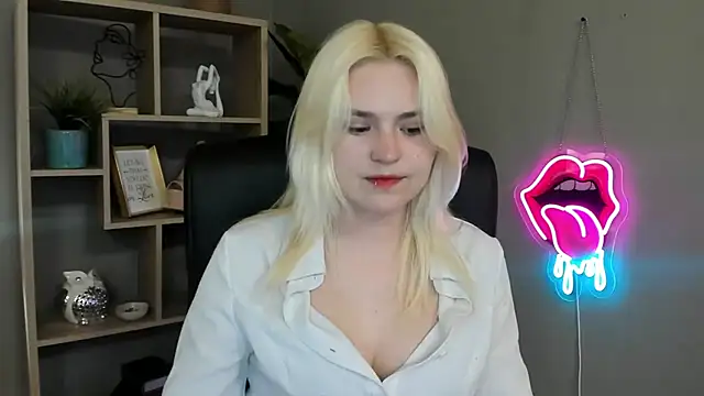 Snapshot of SweetLilyxo chatting on 05-12-26, 01:28 SweetLilyxo online show from 05-12-26, 01:28