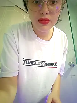 Snapshot of Artt_Juli chatting on 02-13-26, 04:51 Artt Juli online show from 02-13-26, 04:51