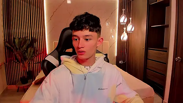 Snapshot of Patrick_Howland_ chatting on 02-08-26, 03:15 Patrick Howland online show from 02-08-26, 03:15