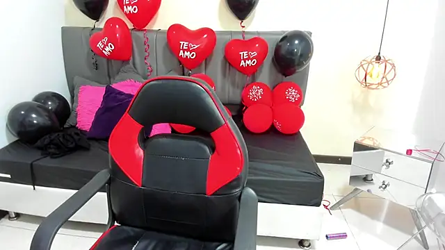 Snapshot of Raven_love chatting on 02-14-26, 09:04 Raven love online show from 02-14-26, 09:04