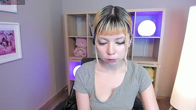 Laukyubey1 online show from 04-15-26, 10:21