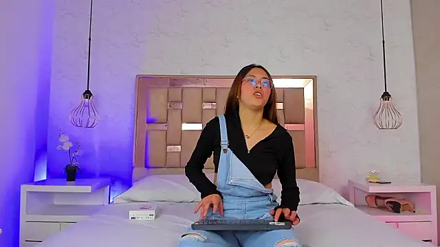 ChloeSteele online show from 02-10-26, 04:11