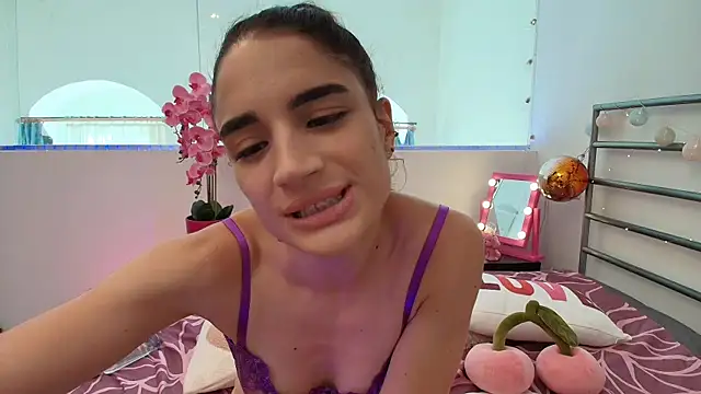 Snapshot of CandieLucianioff chatting on 06-15-26, 02:28 CandieLucianioff online show from 06-15-26, 02:28