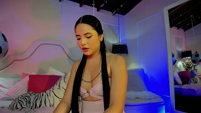 niicole garner online show from 07-21-26, 04:52