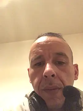 Snapshot of creativeX chatting on 02-06-26, 10:28 creativeX online show from 02-06-26, 10:28