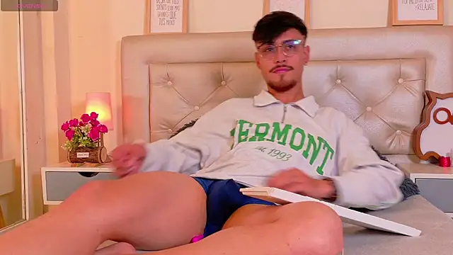 Snapshot of Aiden_Gray chatting on 02-27-26, 03:56 Aiden Gray online show from 02-27-26, 03:56