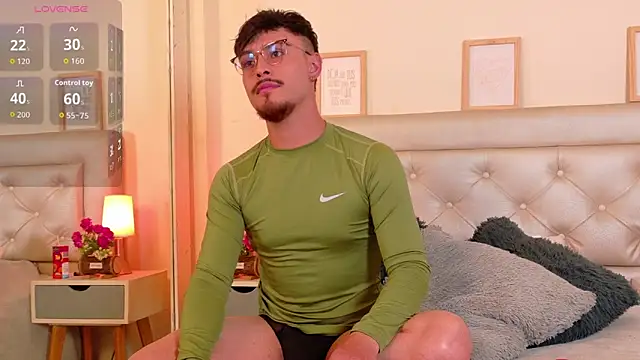 Snapshot of Aiden_Gray chatting on 02-21-26, 07:38 Aiden Gray online show from 02-21-26, 07:38