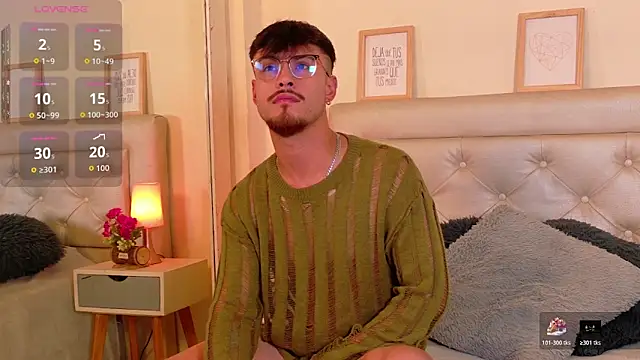 Snapshot of Aiden_Gray chatting on 02-17-26, 09:12 Aiden Gray online show from 02-17-26, 09:12