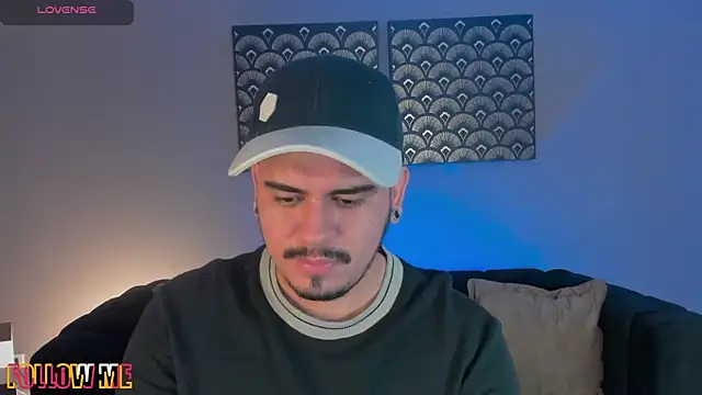 Snapshot of Chriss_Hunt chatting on 02-11-26, 09:42 Chriss Hunt online show from 02-11-26, 09:42