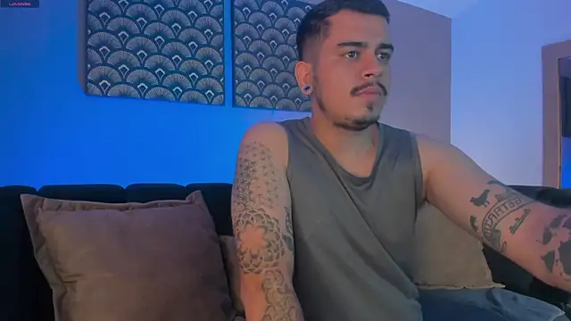 Snapshot of Chriss_Hunt chatting on 02-06-26, 11:45 Chriss Hunt online show from 02-06-26, 11:45