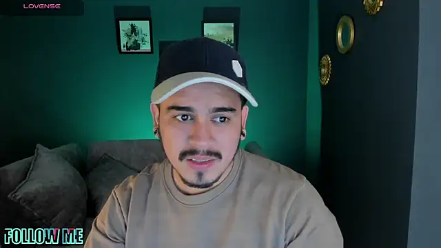 Snapshot of Chriss_Hunt chatting on 02-17-26, 08:55 Chriss Hunt online show from 02-17-26, 08:55