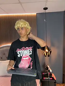 Noa 03 online show from 03-04-26, 01:30