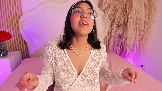 Snapshot of rebeca_taylor chatting on 02-20-26, 06:19 rebeca taylor online show from 02-20-26, 06:19