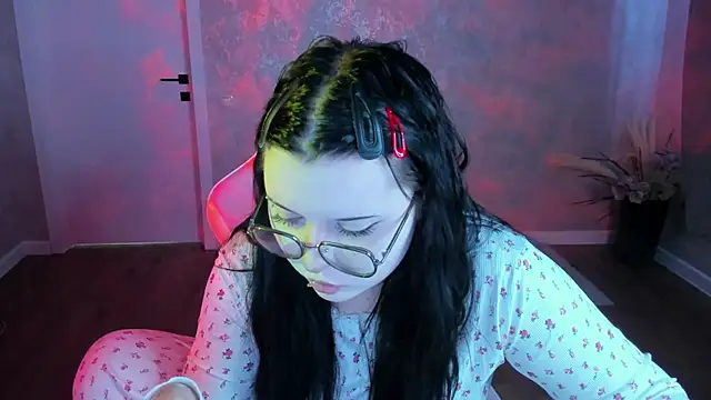 Kira G0ld online show from 04-06-26, 01:12