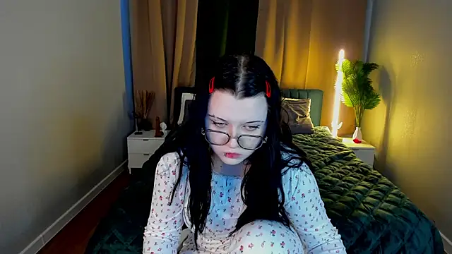 Snapshot of Kira_G0ld chatting on 02-28-26, 01:05 Kira G0ld online show from 02-28-26, 01:05