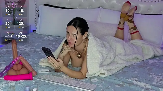 Snapshot of ViolettBaby chatting on 07-18-26, 01:36 ViolettBaby online show from 07-18-26, 01:36