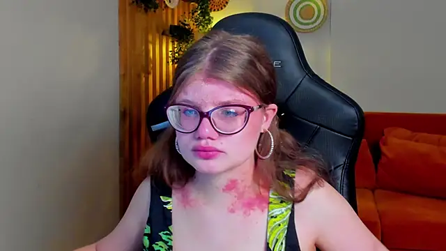 ChloeHalses online show from 04-14-26, 05:12