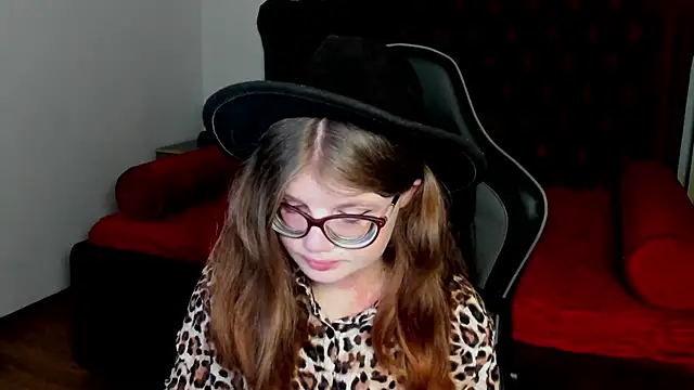 Snapshot of ChloeHalses chatting on 04-22-26, 05:03 ChloeHalses online show from 04-22-26, 05:03