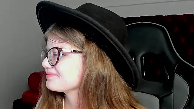 Snapshot of ChloeHalses chatting on 04-19-26, 05:03 ChloeHalses online show from 04-19-26, 05:03
