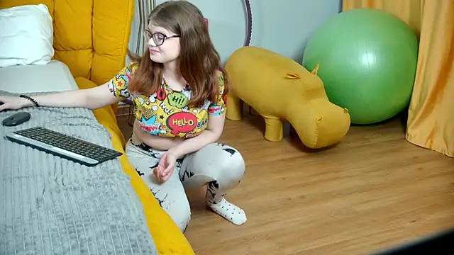 Snapshot of ChloeHalses chatting on 04-21-26, 05:14 ChloeHalses online show from 04-21-26, 05:14