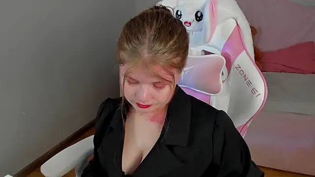 Snapshot of ChloeHalses chatting on 05-22-26, 05:11 ChloeHalses online show from 05-22-26, 05:11
