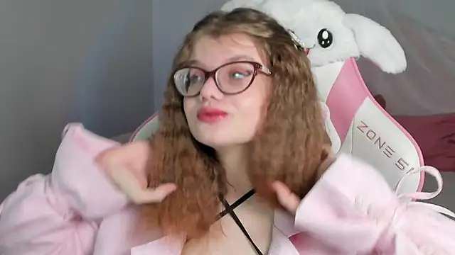 Snapshot of ChloeHalses chatting on 02-04-26, 05:24 ChloeHalses online show from 02-04-26, 05:24