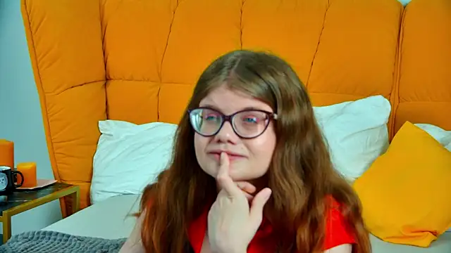 Snapshot of ChloeHalses chatting on 06-06-26, 04:12 ChloeHalses online show from 06-06-26, 04:12