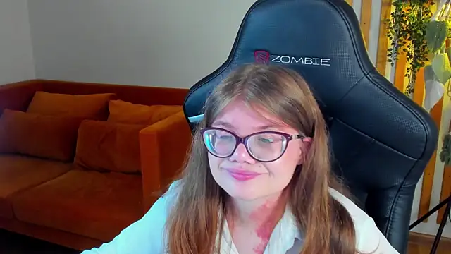 Snapshot of ChloeHalses chatting on 06-12-26, 05:10 ChloeHalses online show from 06-12-26, 05:10
