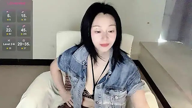 Snapshot of Sunny------ chatting on 05-17-26, 04:34 Sunny------ online show from 05-17-26, 04:34