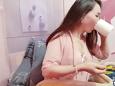 Hello-Kitty001 online show from 02-11-26, 07:30