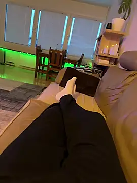 Snapshot of hungryMaya chatting on 02-13-26, 06:35 hungryMaya online show from 02-13-26, 06:35