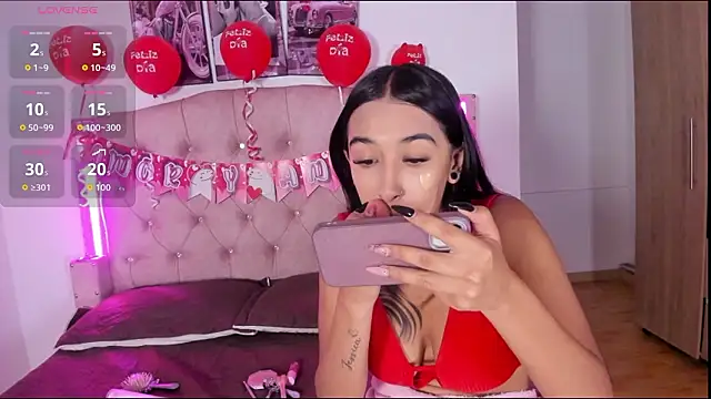 Snapshot of liittle__baby chatting on 02-19-26, 11:51 liittle baby online show from 02-19-26, 11:51