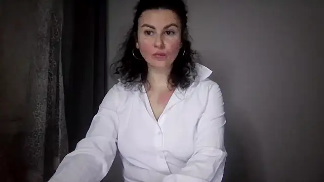 Snapshot of LexiMira254 chatting on 02-15-26, 04:17 LexiMira254 online show from 02-15-26, 04:17