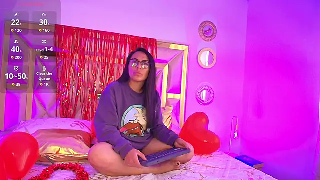 Emma Sanz   online show from 02-11-26, 01:44