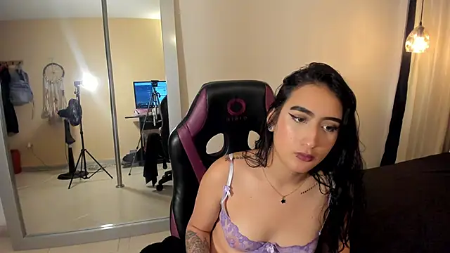 Snapshot of Demon_lala chatting on 04-15-26, 12:53 Demon lala online show from 04-15-26, 12:53