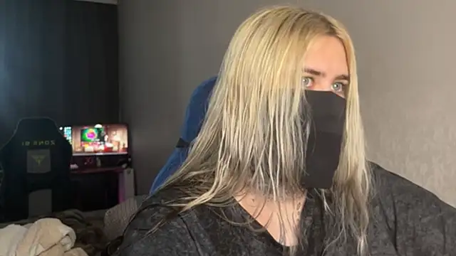 Snapshot of UnaXyling chatting on 02-10-26, 06:34 UnaXyling online show from 02-10-26, 06:34