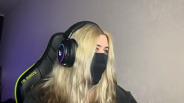 Snapshot of UnaXyling chatting on 02-06-26, 08:21 UnaXyling online show from 02-06-26, 08:21