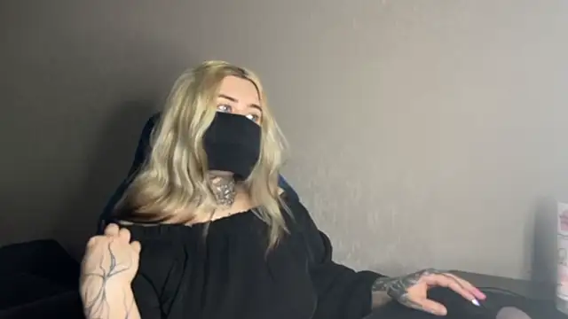 Snapshot of UnaXyling chatting on 02-04-26, 08:31 UnaXyling online show from 02-04-26, 08:31